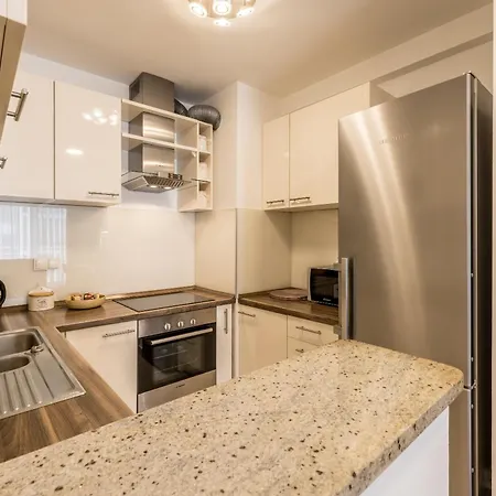 Three Lions Сплит