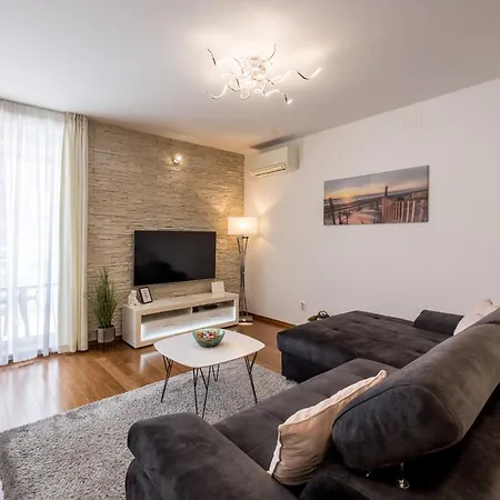 Three Lions * Сплит