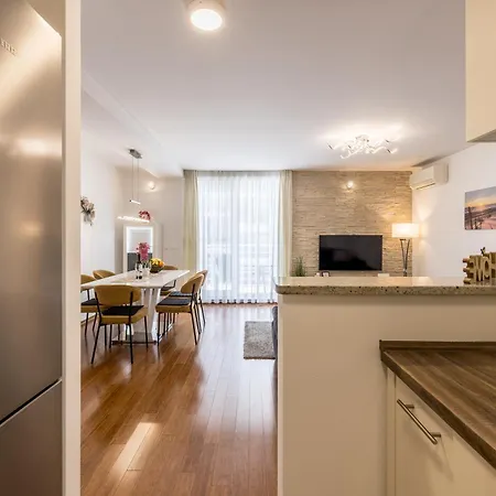 Three Lions * Сплит