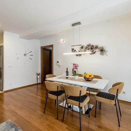 Three Lions Апартаменты *