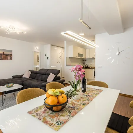 Three Lions Apartment Split